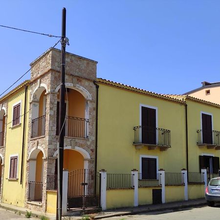 Casa Il Cortile Fiorito Tortolì Exterior foto